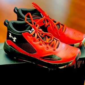 Under armor sneakers 👟